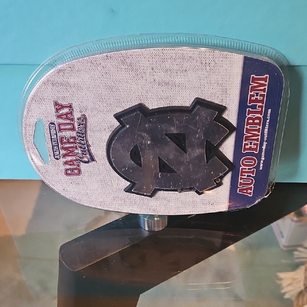 NWT: UNC-Chapel Hill Carolina Tar Heels Auto Emblem - Picture 9 of 10